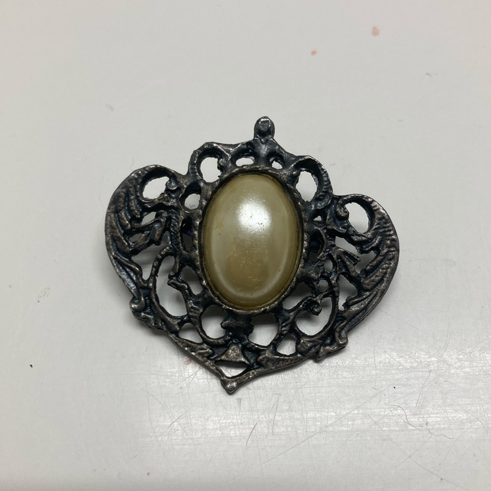 PEARL COSTUME PIN (BROOCH)